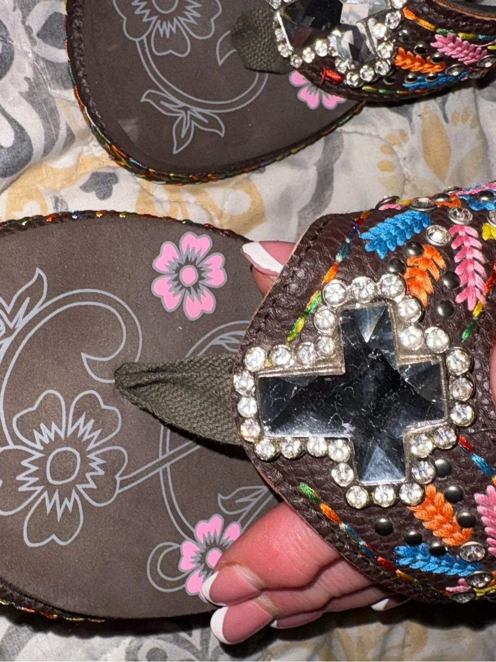 AMAZING MONTANA WEST-Brown Embroidered Wedge Thong Sandals⭐️LIKE NEW⭐️